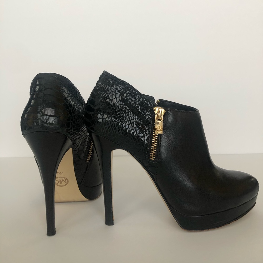 MICHAEL MICHAEL KORS “York” Platform Ankle Bootie